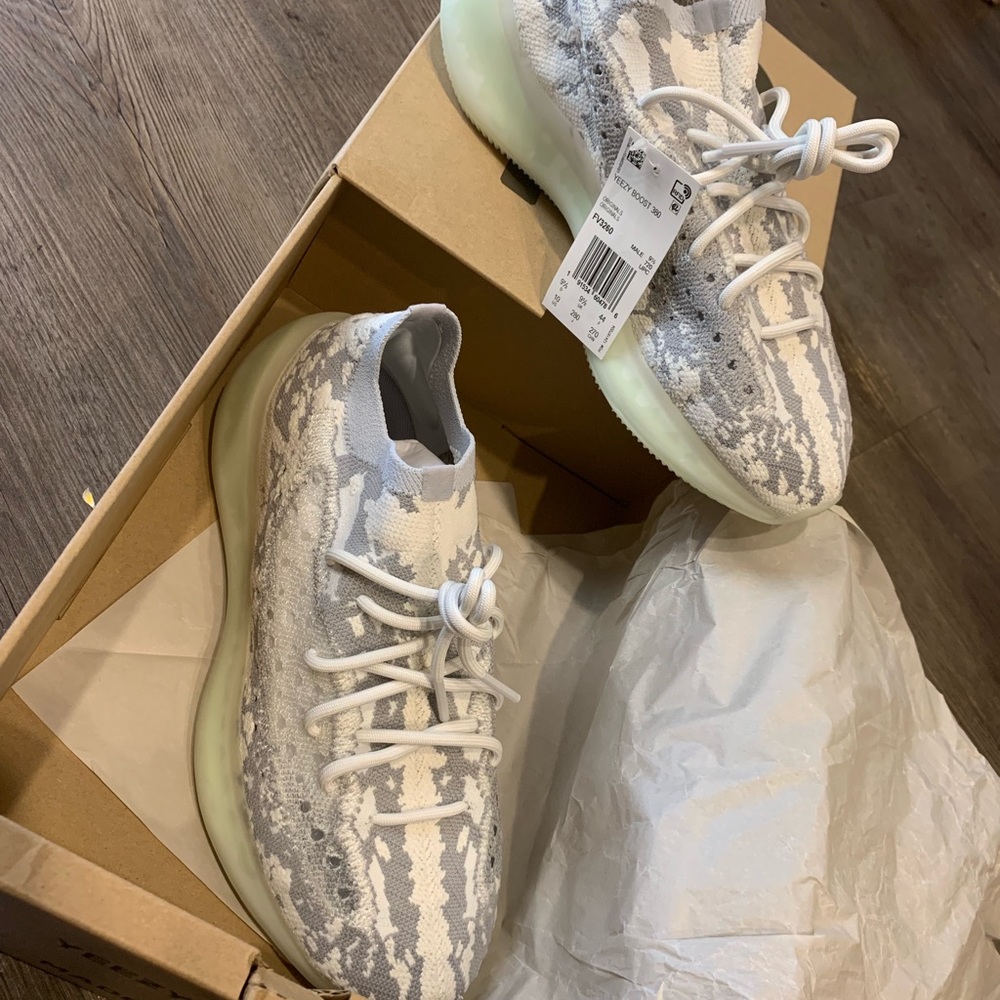 cNWT Yeezy Boost 380 Alien - Picture 4 of 8
